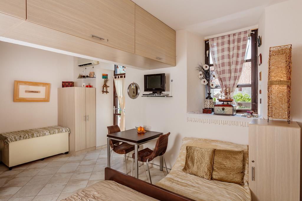 Celine'S Place By The Sea Kotor Eksteriør billede
