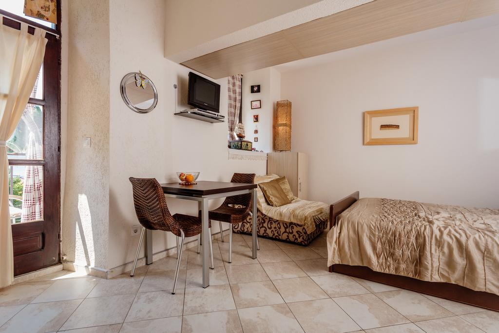 Celine'S Place By The Sea Kotor Eksteriør billede